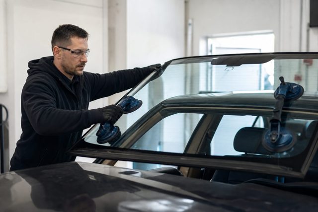 Auto glass website example by PageFront